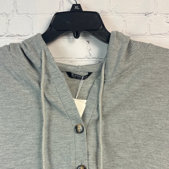 BloomChic Gray and Black Short Sleeve Hooded Waffle Top Plus Size 2X - Picture 4 of 7